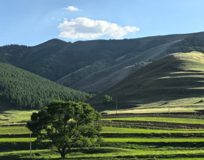 圣水梁九龙湾景区（红召九龙湾）大青山腹地塞外小桂林